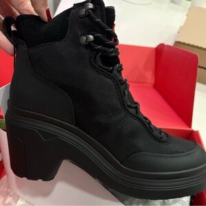 NIB Hunter Women's Platform Boots